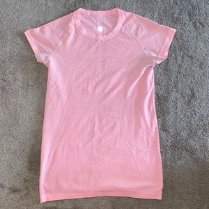 LULULEMON Size 4 Athletic Tee